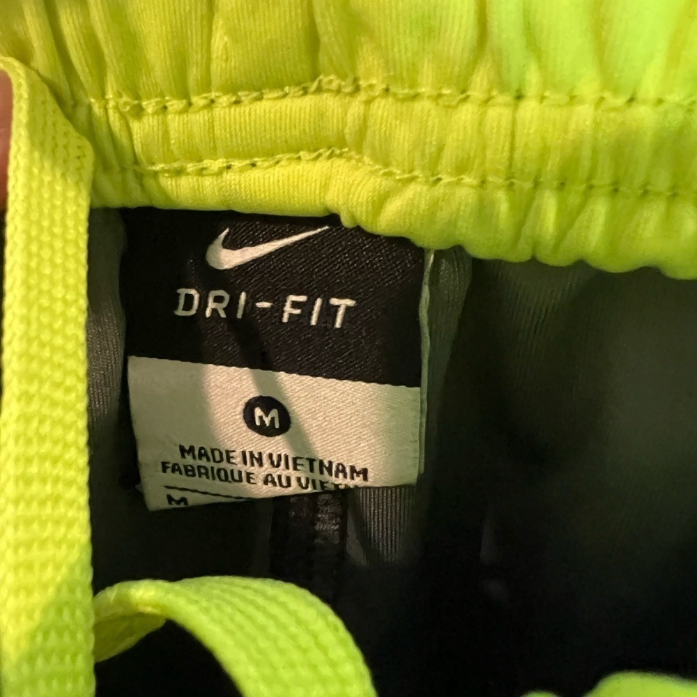 D12.34 Nike Boys Dri Fit Basketball Shorts M - Picture 3 of 4